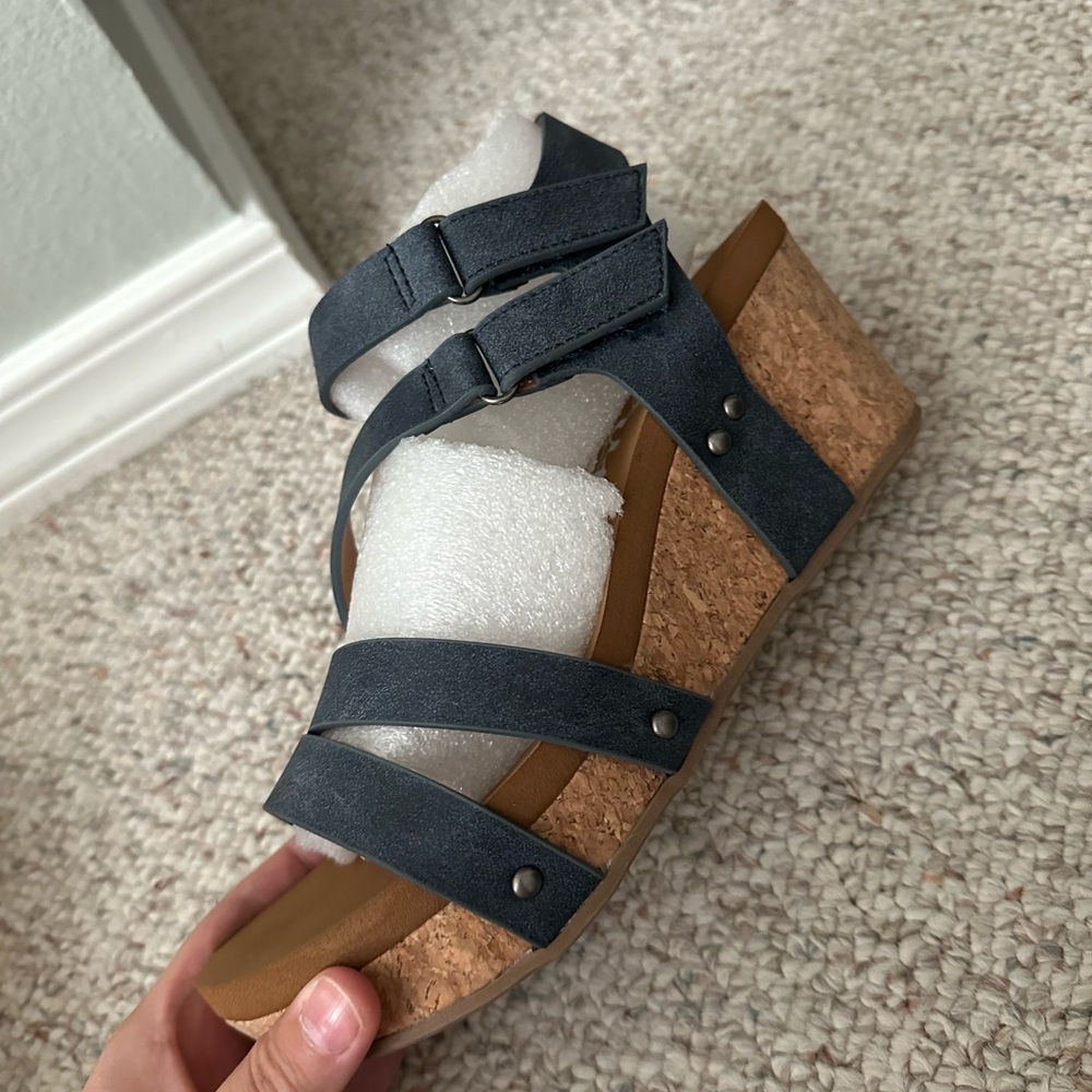 Very G Hariett Wedge Sandals-Navy Blue Size 7 1/2 - Picture 4 of 6